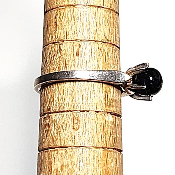 Black & silver solitaire ring - Picture 2 of 8